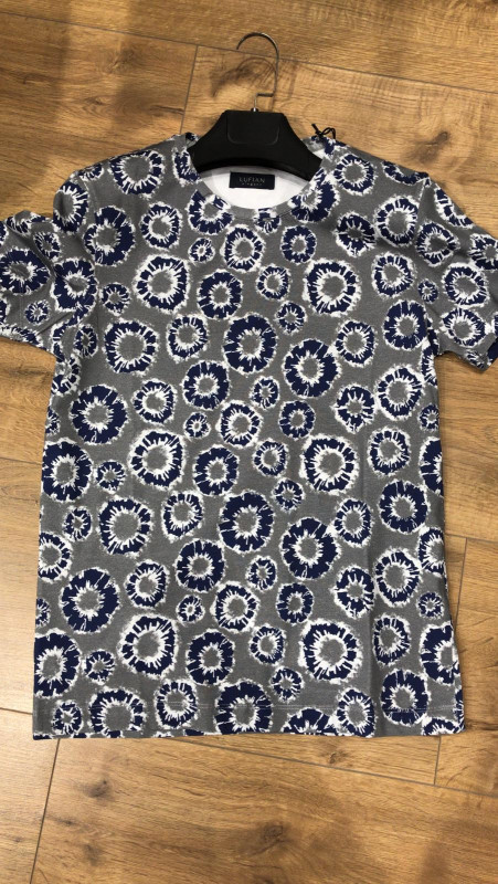 Pánske tričko s kvetinovým vzorom šedé