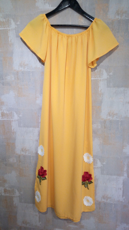 Dámske šaty žlté s kvetinovou aplikáciou